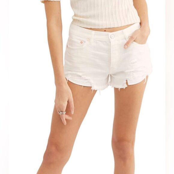 11. We The Free x Free People Loving Good Vibrations Cutoffs size 29 - Picture 2 of 2